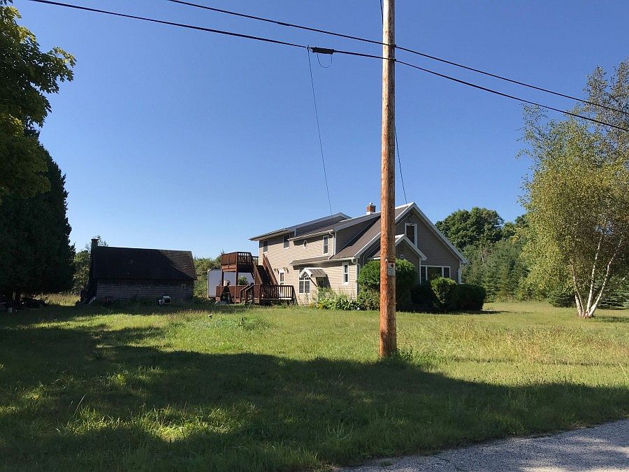 2nd image of 5689 Lake Ln