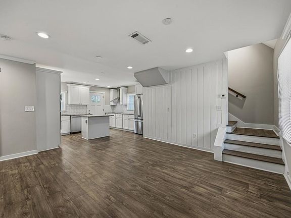 5th image of 2455 Lynn Iris Dr