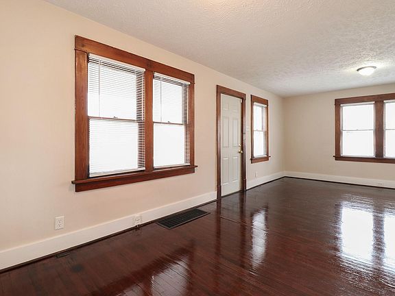3rd image of 136 E Irvington Ave