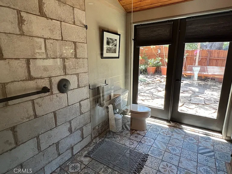456 S Skyline Dr — Photo 35