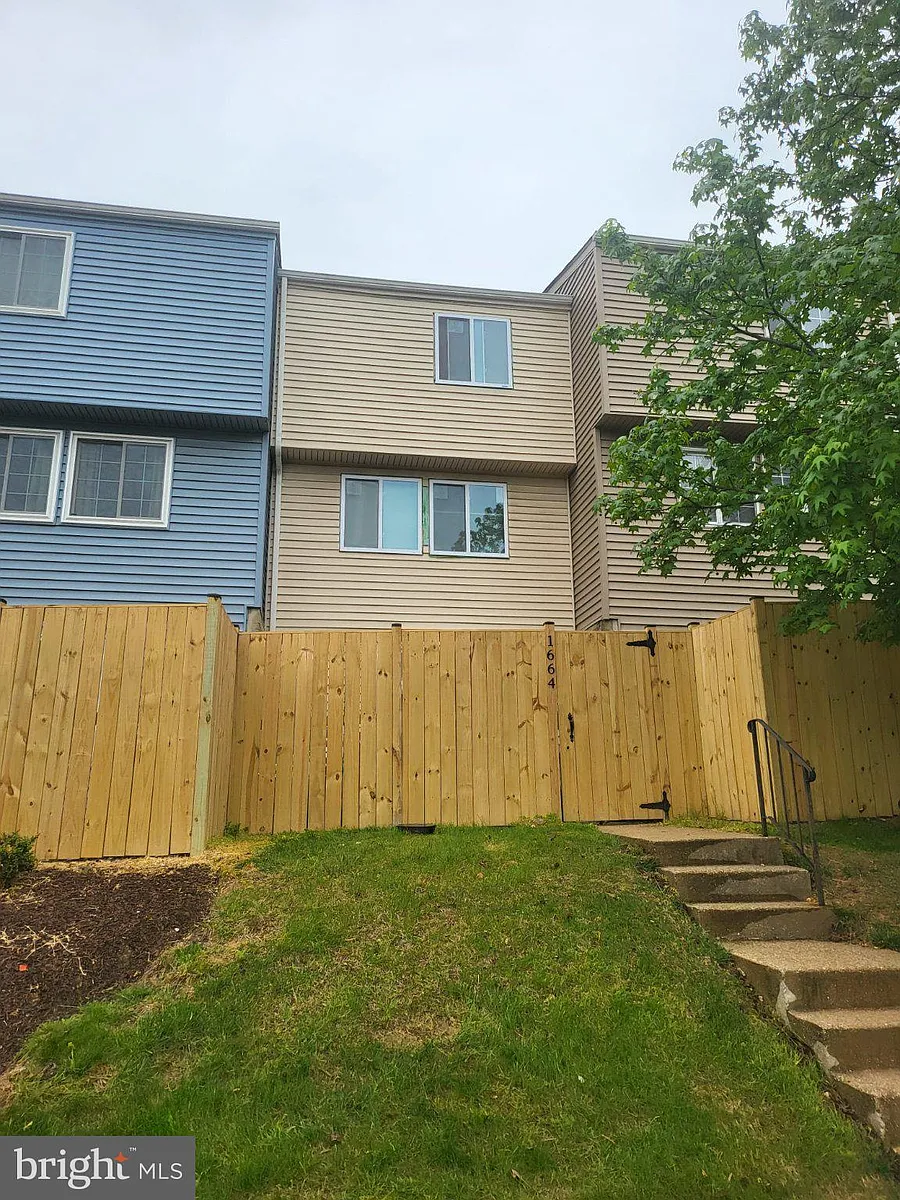 Building Photo - 1664 Devil Ln