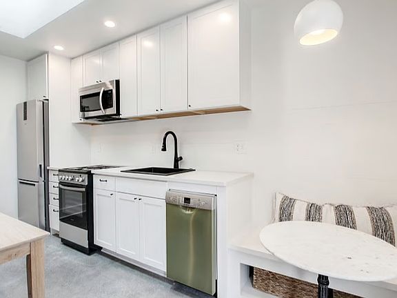 3rd image of 664 Terrace St #6