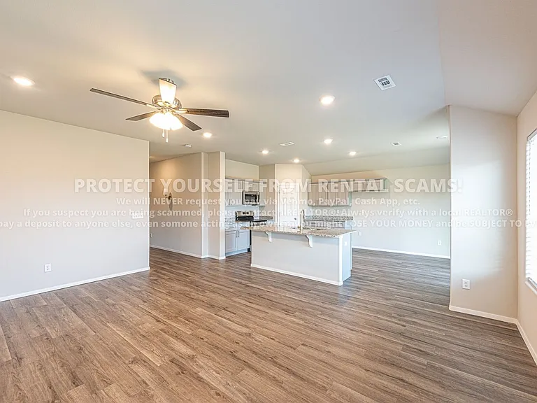 2932 W Obsidian St — Photo 4