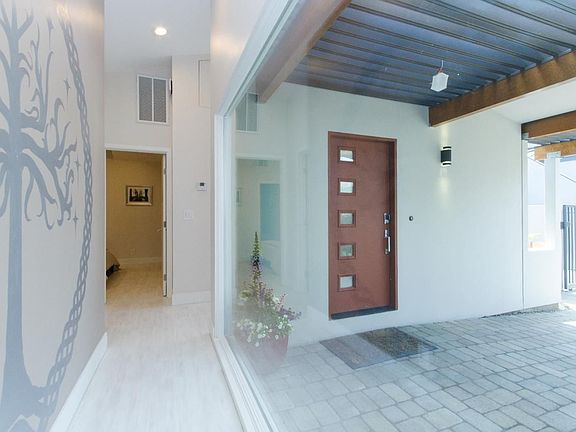 5th image of 2137 Wellesley St