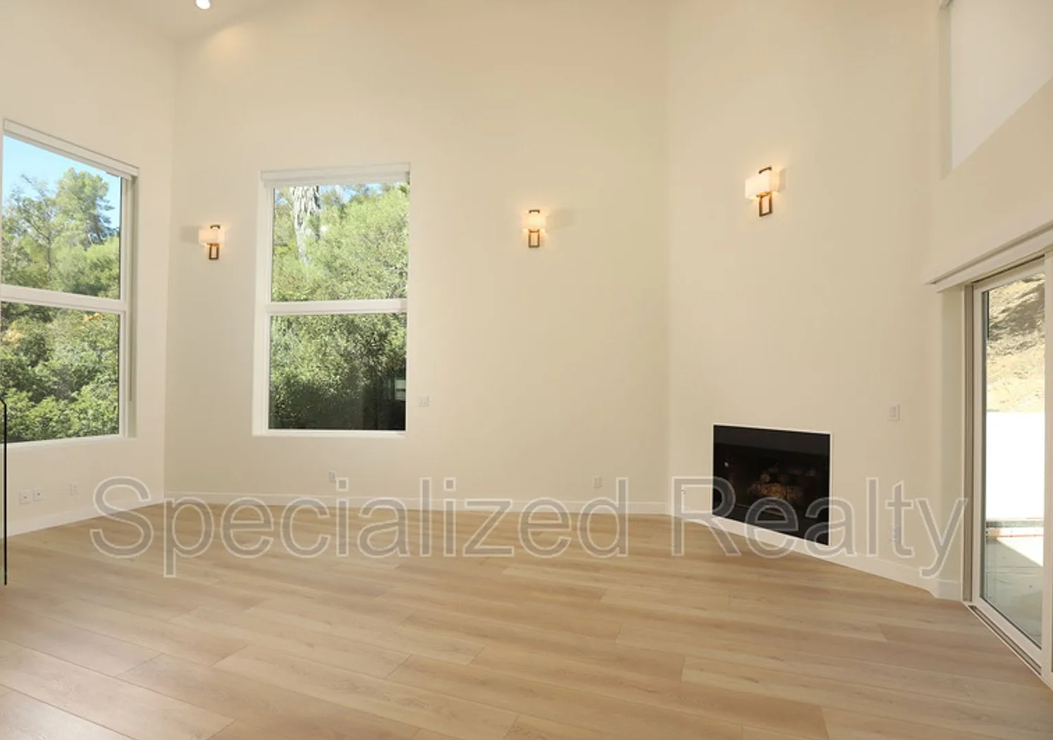 1827 Hill Drive — Photo 2