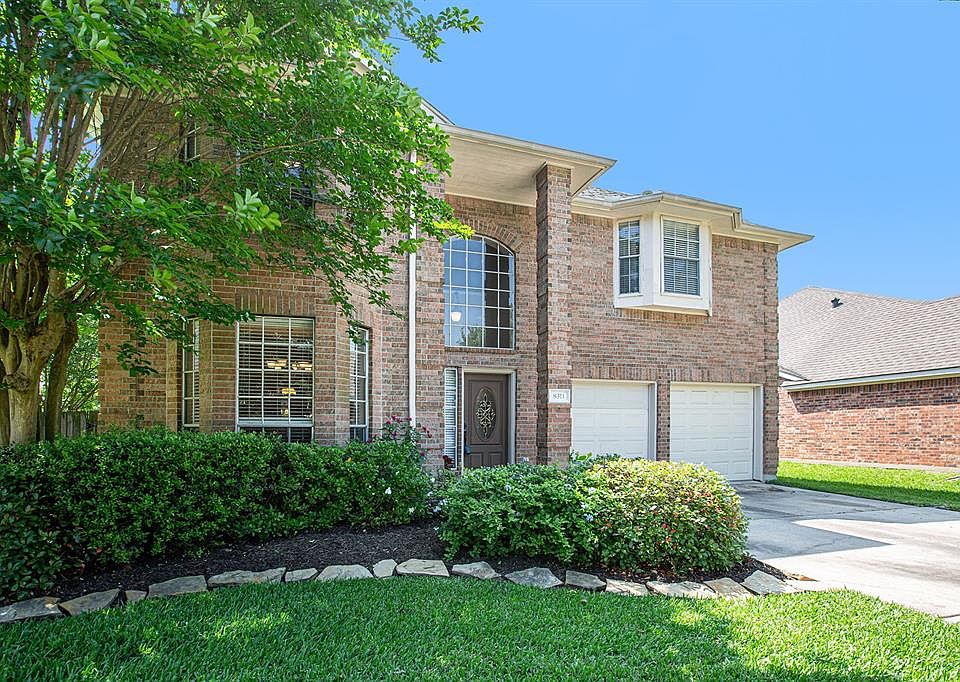 Welcome to 8311 Summer Reef Drive.