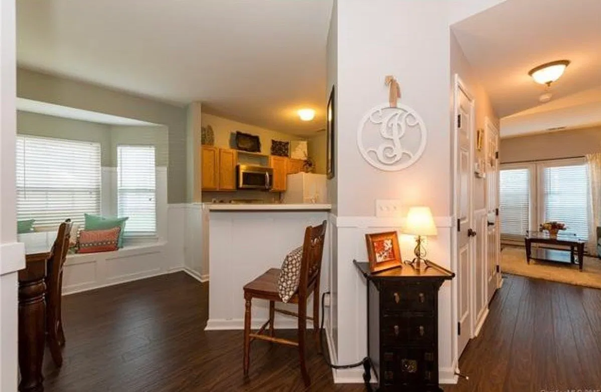 3 bed, 2.5 bath, 1400 sqft, $1,700 — Photo 4
