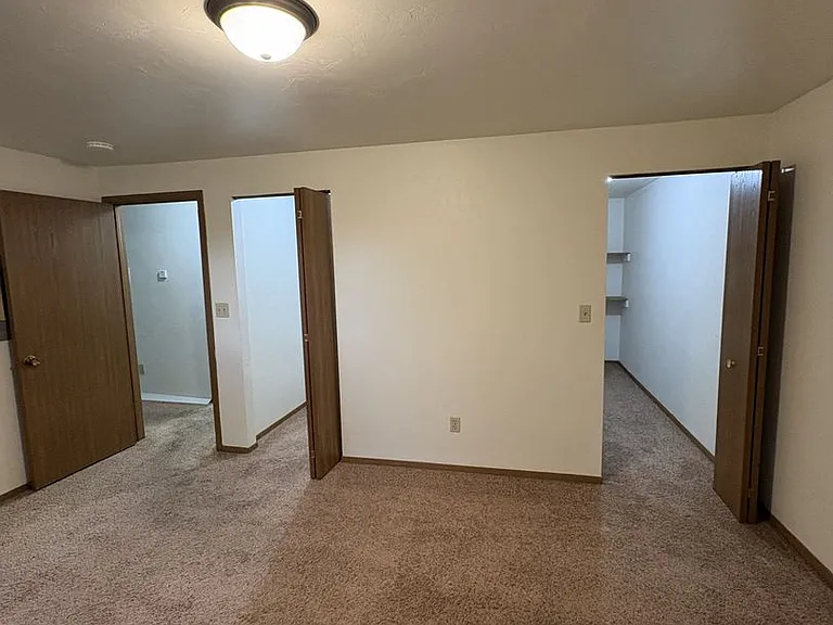 Make Lake Street Apartments YOUR Home!! — Photo 9