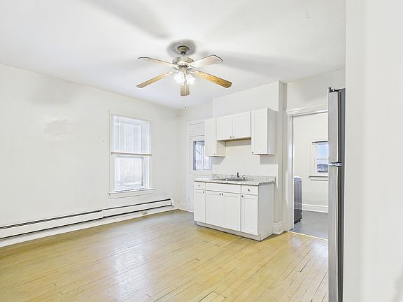 5th image of 735 N George St