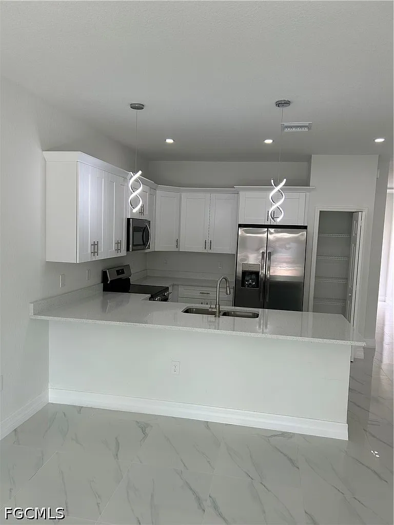 3 bed, 2.0 bath, 2282 sqft, $1,850 — Photo 4