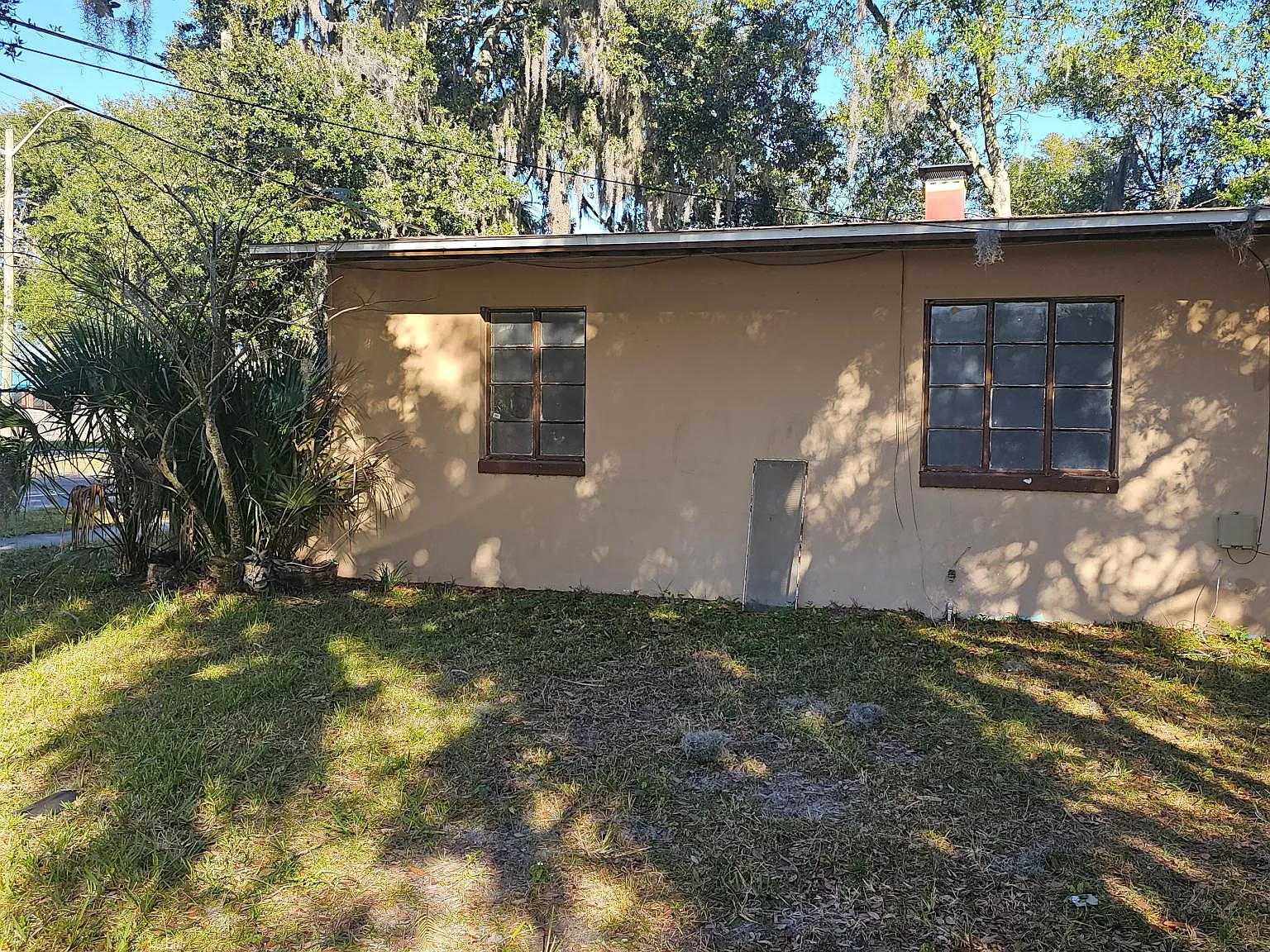 3 bed, 904 sqft, $1,200 — Photo 2