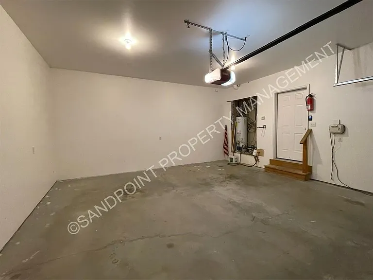 423 Louis Ln — Photo 33