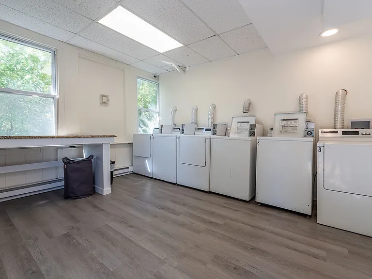 Student Housing 5 bedroom House Available Now & 2026-2027 School Year! — Photo 6