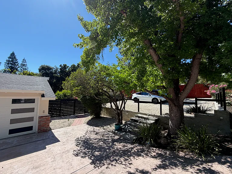 145 Austin Ln — Photo 2