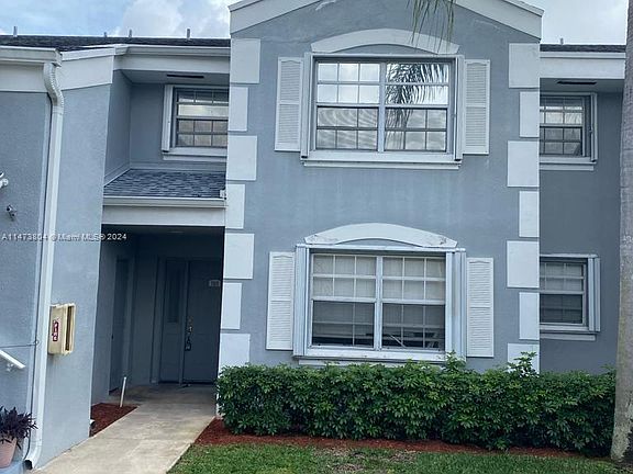 2nd image of 2019 SE 27th Dr #102-5
