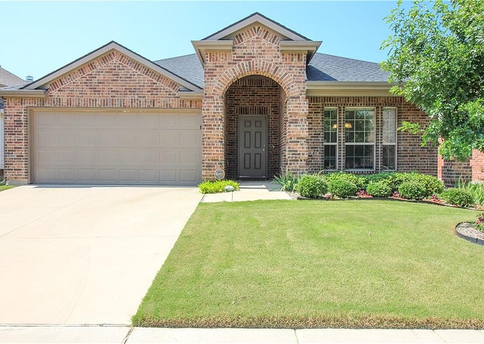 1st image of 836 Lake Forest Trl