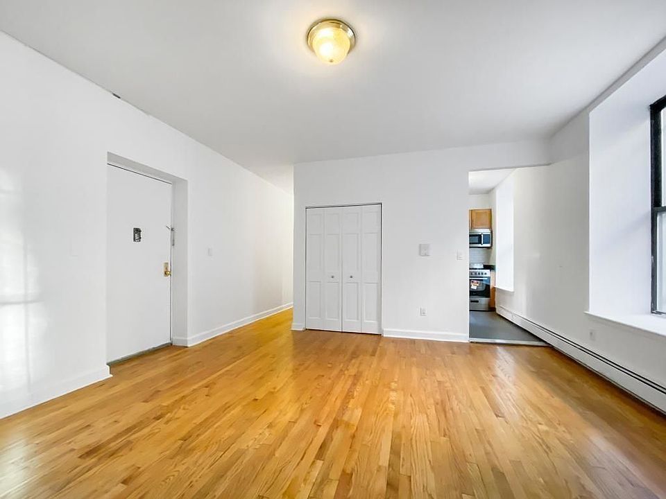 1st image of 300 Manhattan Ave APT 1c