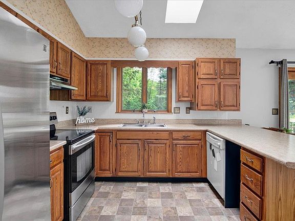 2nd image of 6 Meadowbrook Lane