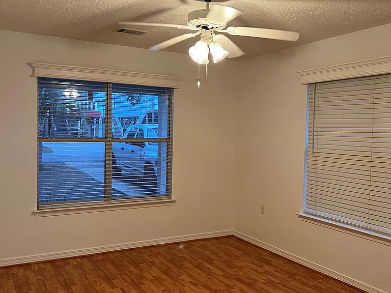 5587 Mobile Ave — Photo 4