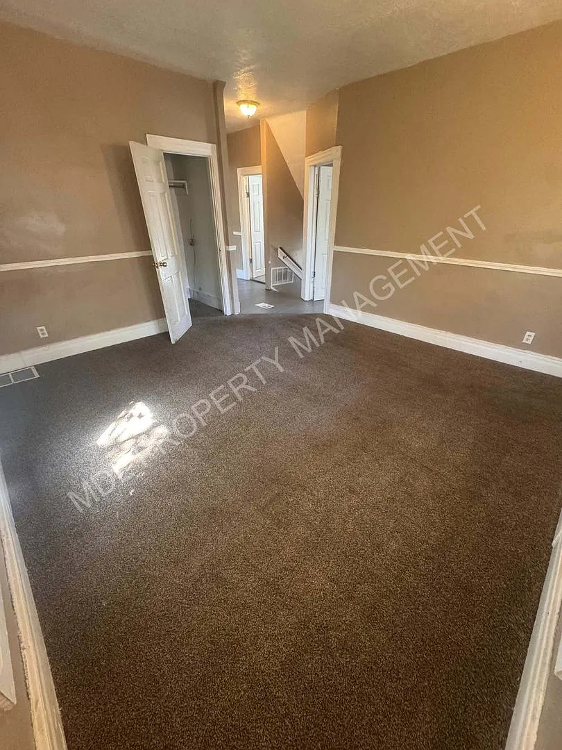 707 N Woodbridge — Photo 2