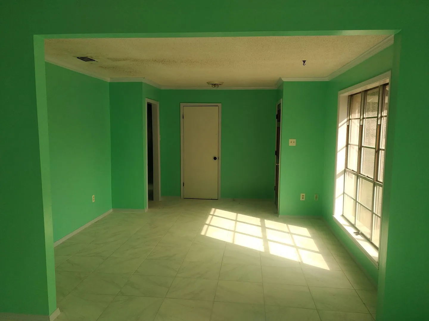 124 Azalea — Photo 2