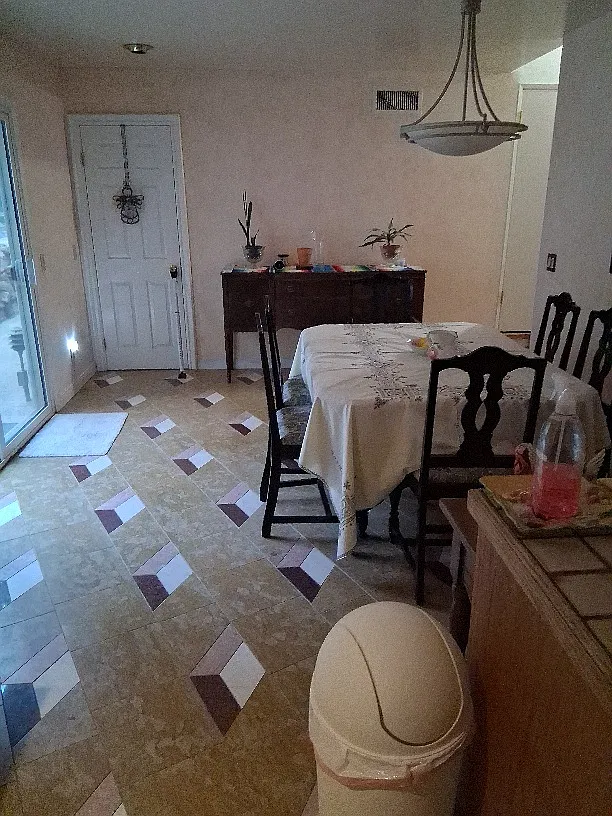 7 bed, 3500 sqft, $1,200 — Photo 1