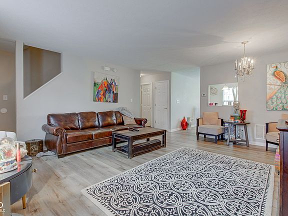 4th image of 3039 Armory Dr