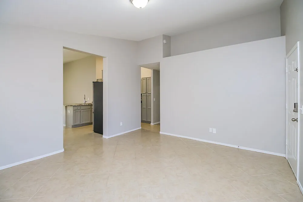 3 bed, 2.0 bath, 1330 sqft, $2,085 — Photo 3