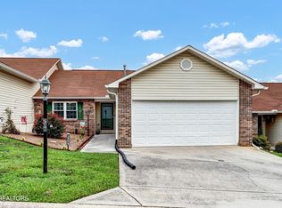 208 Executive Meadows Dr, Lenoir City, TN 37771