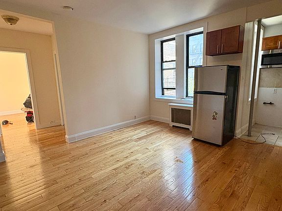 3rd image of 623 W 204th St #3G