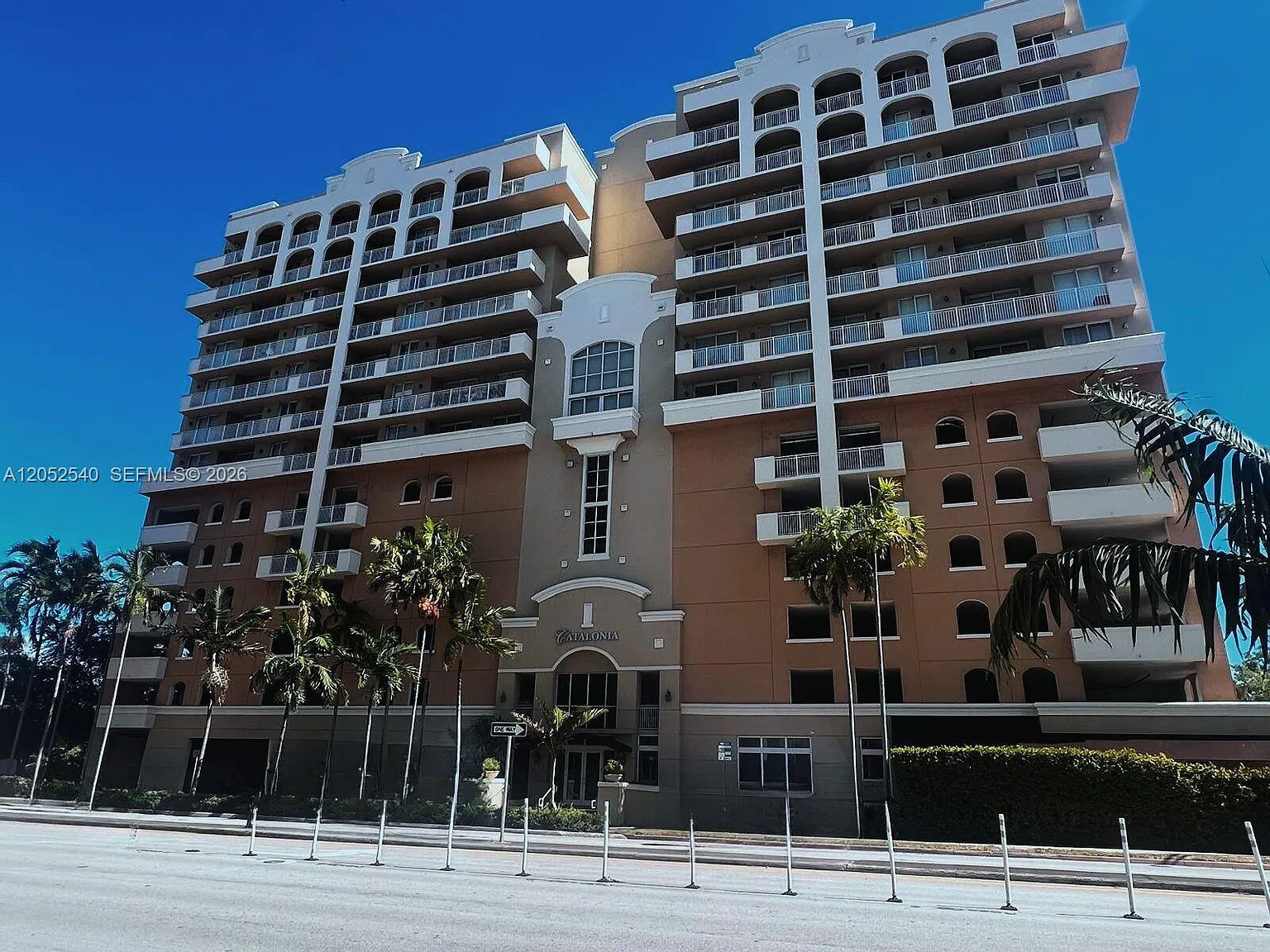 Catalonia Condo — Photo 3