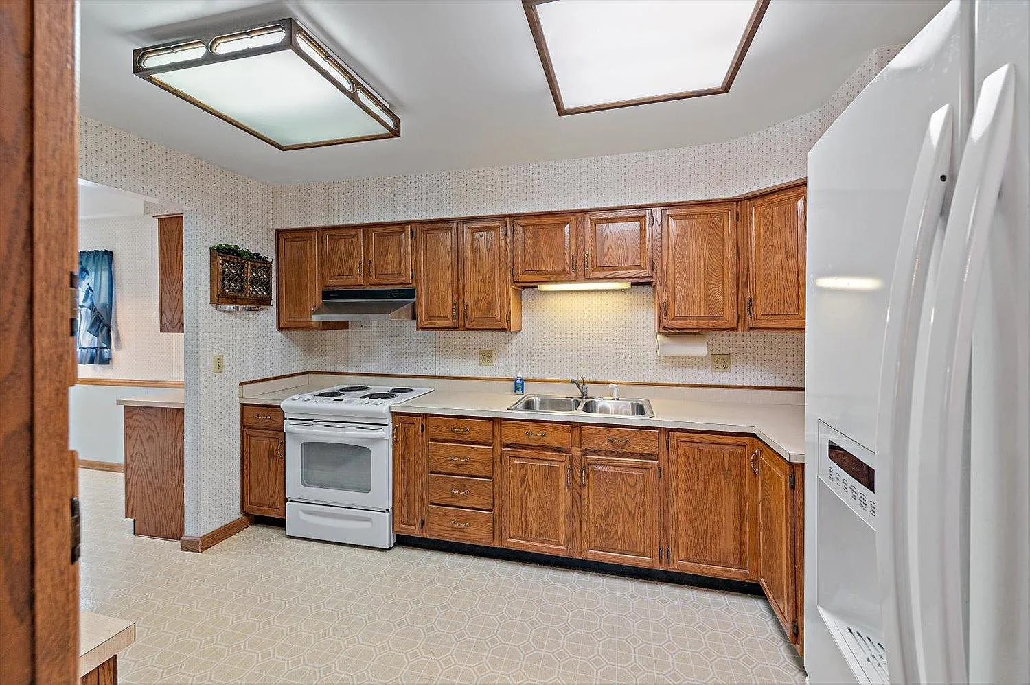 3 bed, 1.5 bath, 1227 sqft, $2,500 — Photo 4