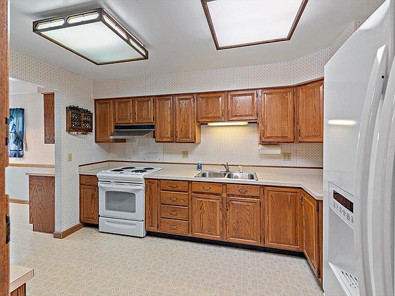 4th image of 8872 Cynthia Ct