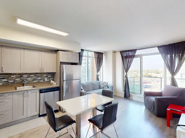 807 Brentwood Cmn NW, Calgary, AB T2L 2L6