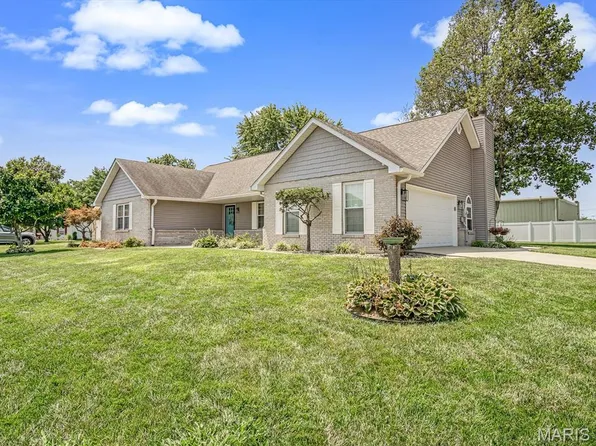 113 Suburban Dr, Smithton, IL 62285