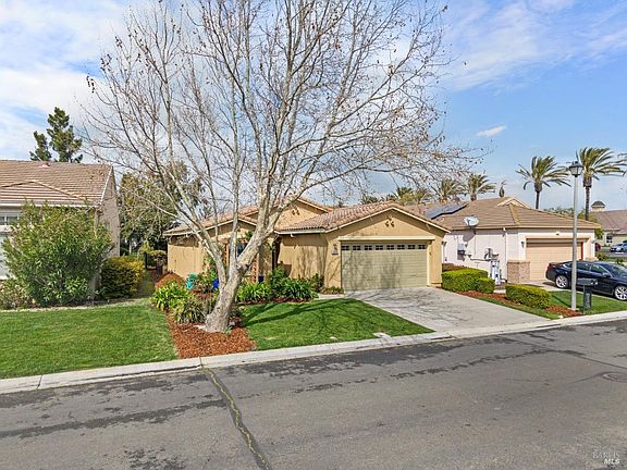 2nd image of 1094 Waterwood Drive