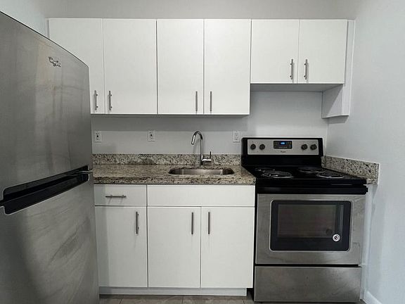 2nd image of 2015 Marseille Dr Unit 4-2015-4