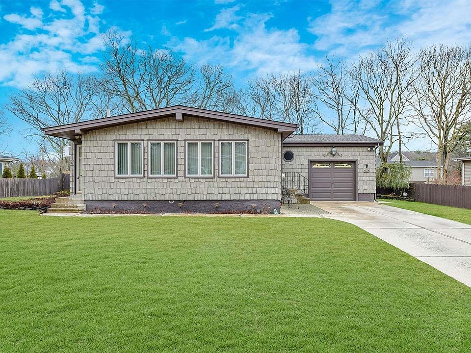 1st image of 21 Crestwood Lane