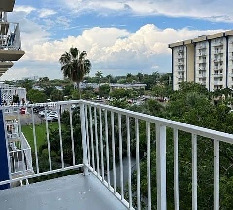 2nd image of 801 NW 47th Ave APT 521W