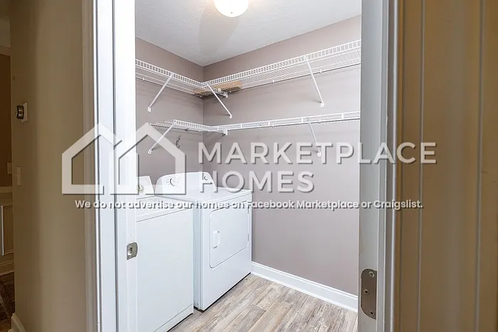 2467 Newbury Ave — Photo 29