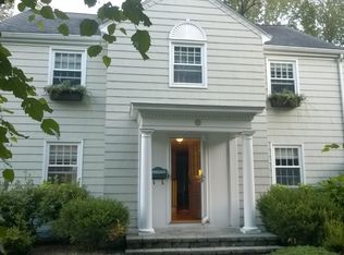 33 Wyndwood Rd, West Hartford, CT 06107