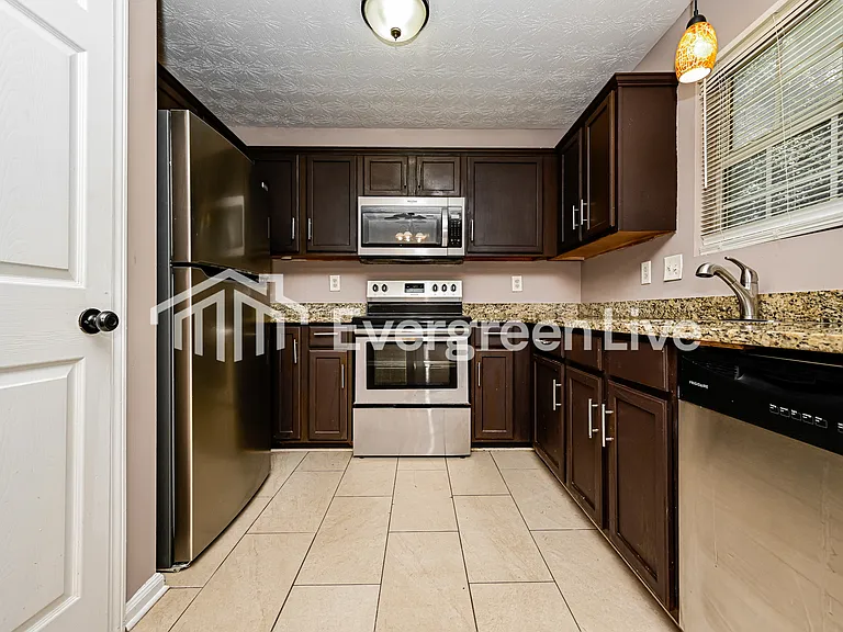 2053 Oak Terrace Dr SE — Photo 5