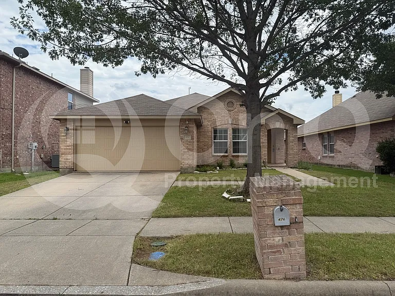 476 Eisenhower Ln — Photo 2