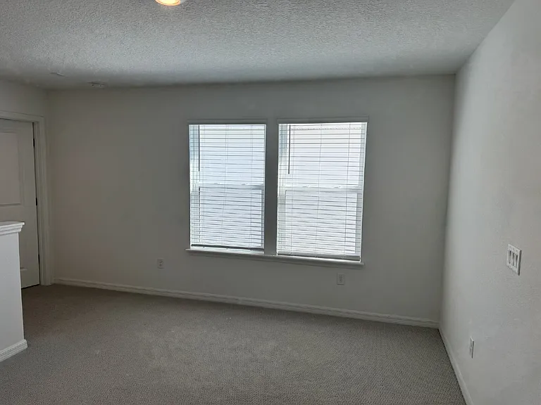 236 Hawthorn Park Cir — Photo 36