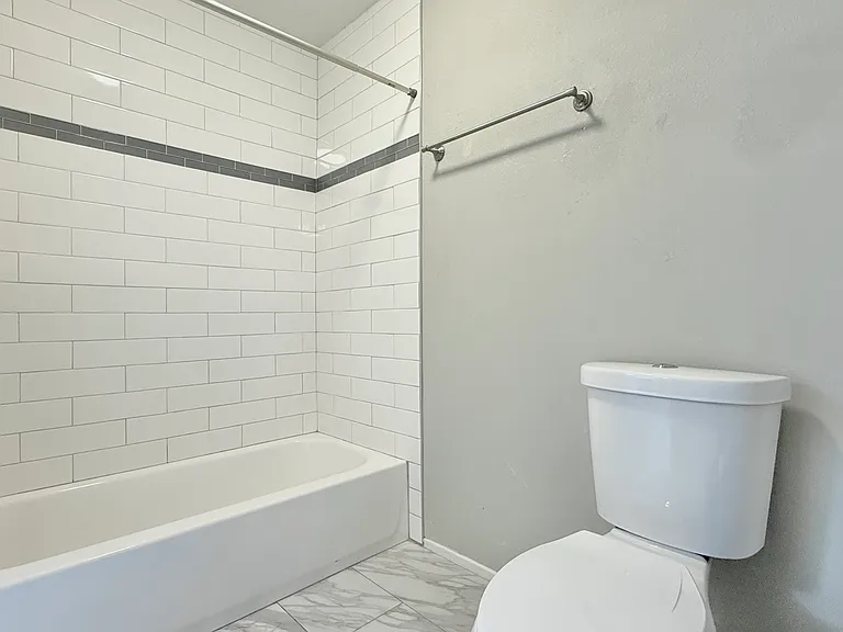 2135 E Valley Pkwy #33 — Photo 29