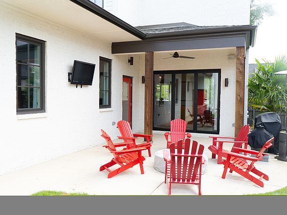 5th image of 4916 Clerkenwell St