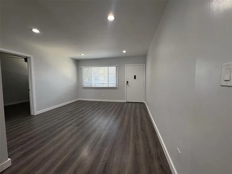 2727 Abbot Kinney Apartments, Venice CA — Photo 11