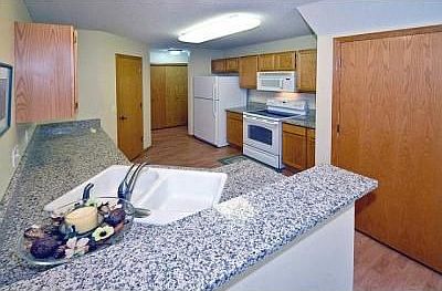 4th image of 1076 Lovell Ave
