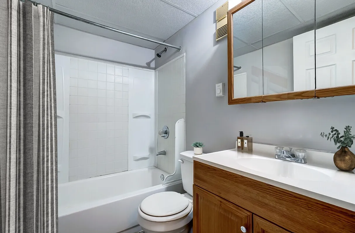 Meadowbrook Apartments — Photo 4