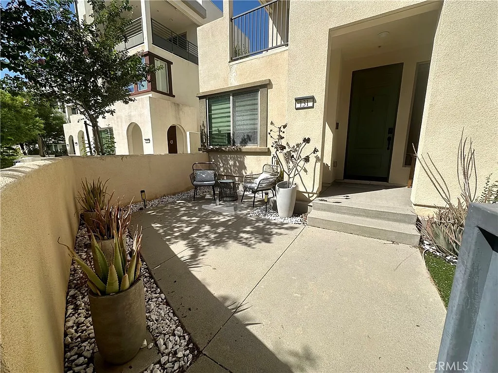 3 bed, 3.5 bath, 1932 sqft, $4,900 — Photo 3